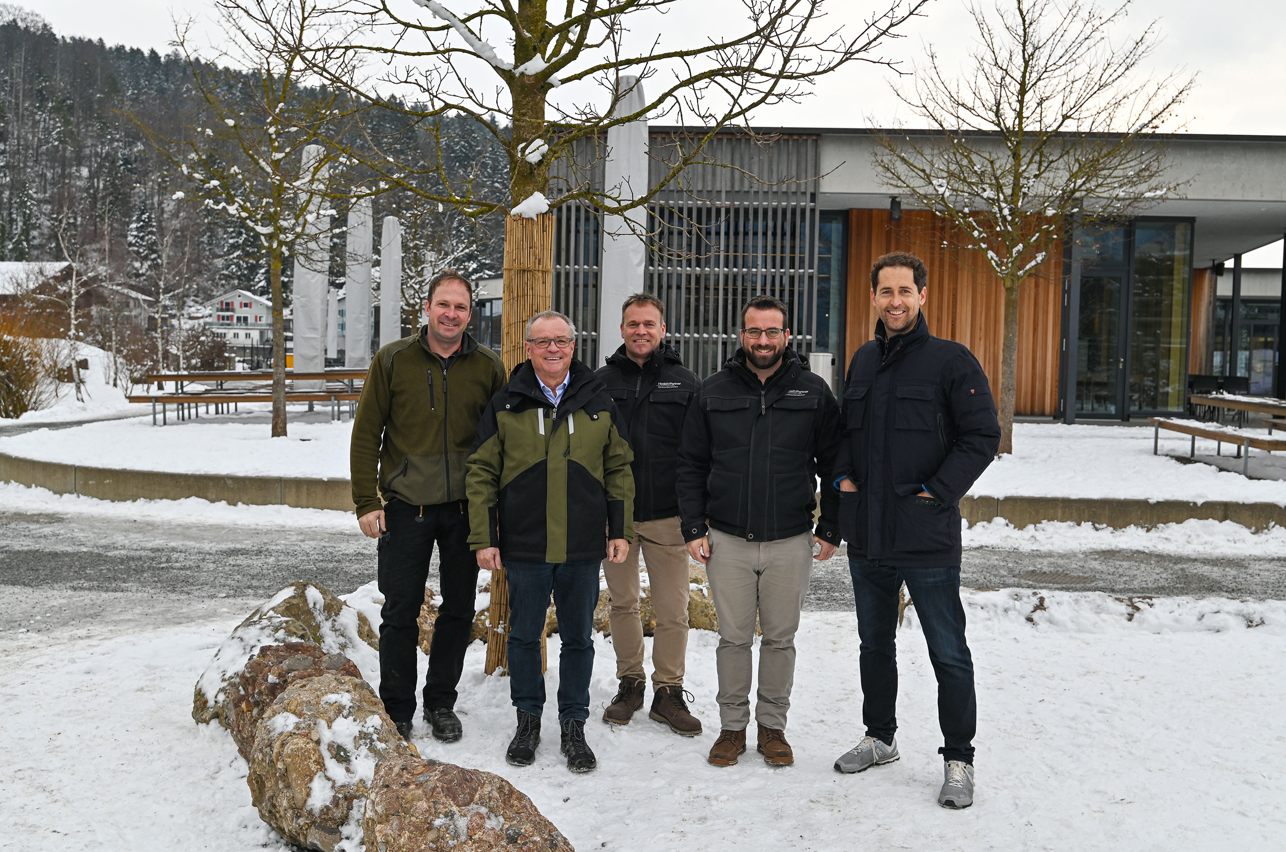 Der neue Baum wurde offiziell übergeben | Natur- und Tierpark Goldau